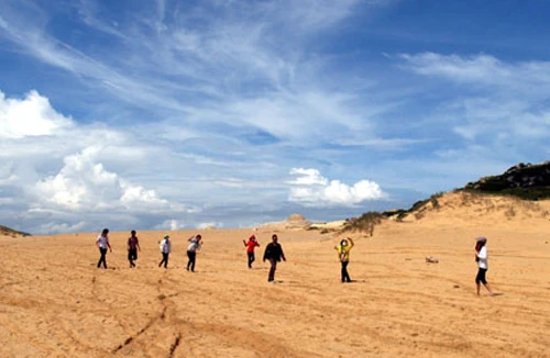 Qua đêm trên ngọn hải đăng trăm tuổi