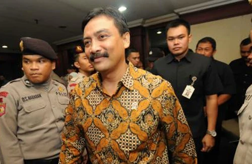 “Xâu xé” dự án công, nhiều quan chức hầu tòa