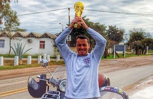 Vượt 24.000km tới Brazil cổ vũ