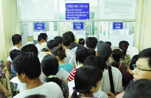 Cấm sách nhiễu người dân khám bệnh bằng bảo hiểm 