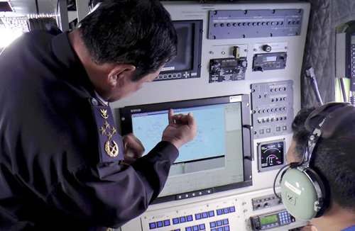 Malaysia mở rộng tìm kiếm máy bay sang eo biển Malacca