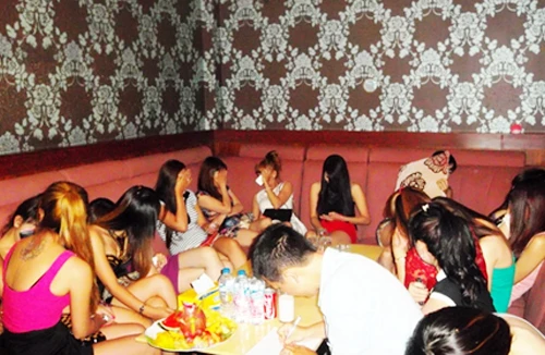 Đột kích hàng loạt ổ tệ nạn