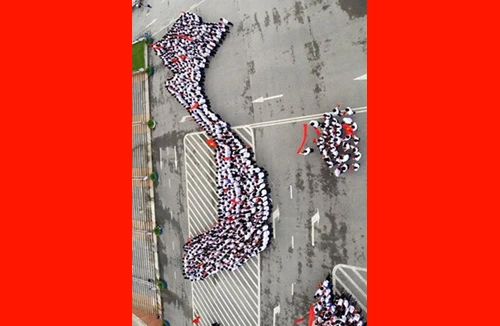 Học sinh Thủ đô bế giảng với thông điệp yêu nước và hòa bình