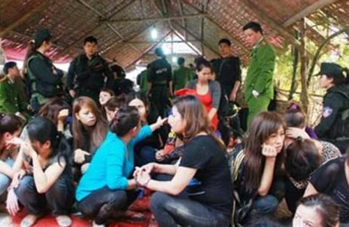 Lão bà trong sới bạc tiền tỷ