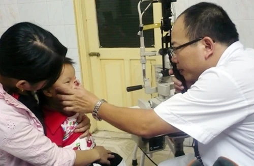 Một huyện có hơn 10% tổng số học sinh phải nghỉ học vì đau mắt đỏ