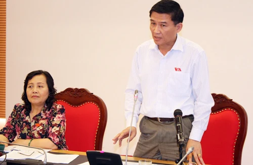 Nhà xã hội vẫn bị “làm giá”