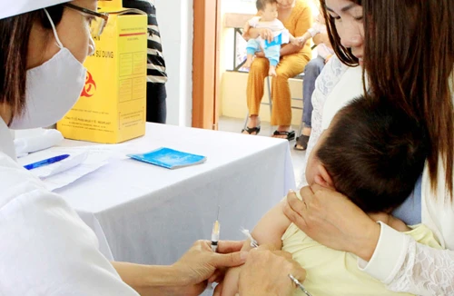 Chờ được vaccine thì hết dịch?