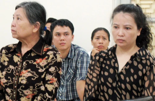 Hai mẹ con xảo trá đổ vấy tội cho nhau