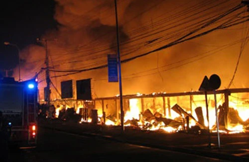 Cháy chợ lớn nhất Vientiane