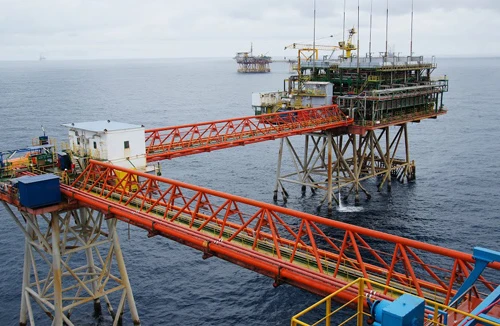 Việt Nam vẫn đang khai thác dầu khí bình thường