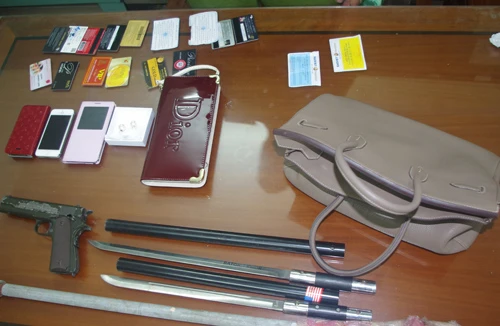 Tên cướp giật gặp “con mồi khủng”