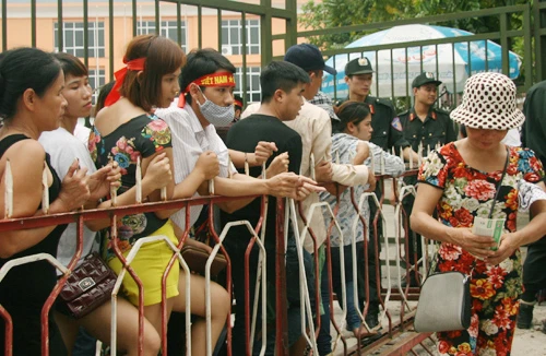 Vé xem U19 Việt Nam hạ nhiệt