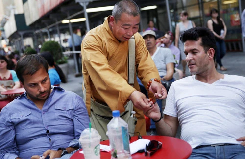 Lưu manh đội lốt tu hành