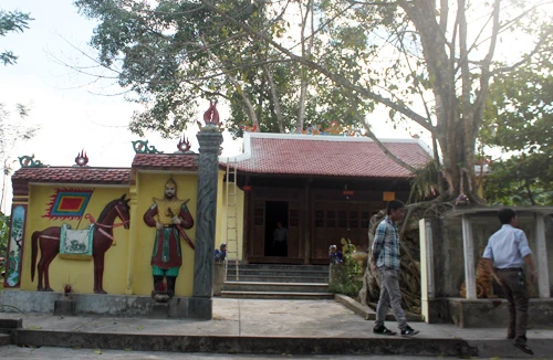 Cổ vật bị đánh cắp tự quay lại đền thiêng