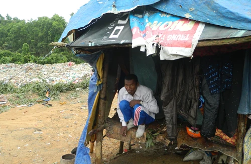 Chuyện đời của một ông Tây lai mưu sinh bằng nghề bới rác ở Việt Nam