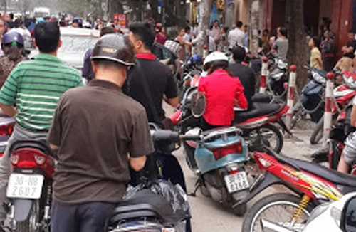 Vỉa hè trước cửa, cứ tưởng của mình: Tràn lan vi phạm 