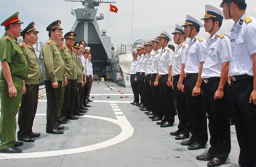 Bảo vệ vững chắc biển trời Tổ quốc