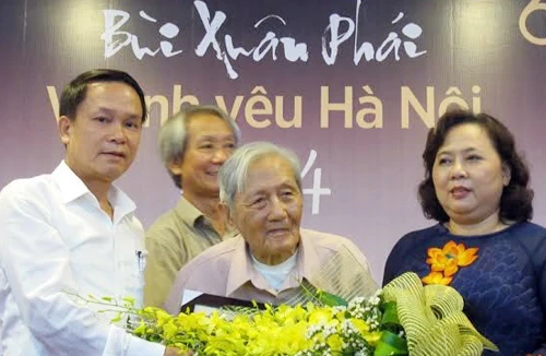 Nhà nghiên cứu 100 tuổi đoạt giải thưởng Vì tình yêu Hà Nội