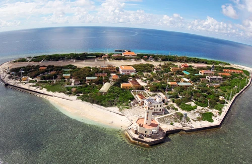 Cảm xúc “bay” trên vùng trời biển đảo