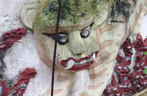 Đầy rẫy “linh thú” xấu xí trong các di tích Việt