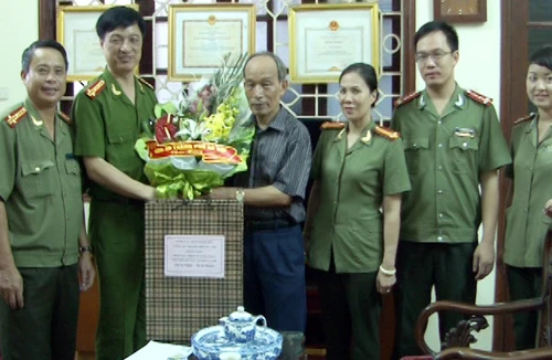 Chúc mừng các đồng chí nguyên lãnh đạo CATP