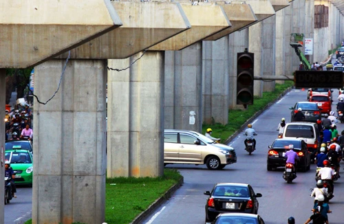 Đường sắt trên cao Cát Linh - Hà Đông: Hết đội vốn lại lo “lụt” tiến độ