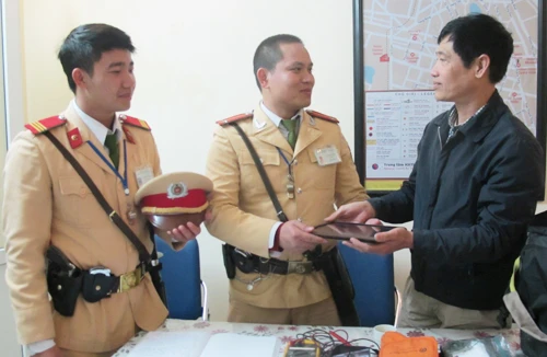 Những việc làm đẹp của chiến sỹ CSGT