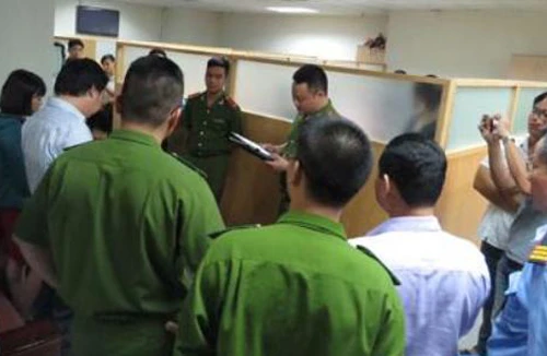 Người giao dịch qua sàn vàng trái phép có phạm tội?