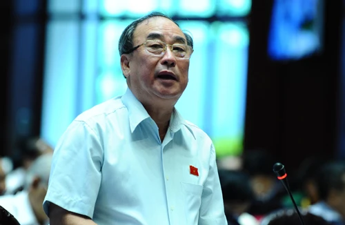 1 nhiệm kỳ nên lấy phiếu tín nhiệm 2 lần