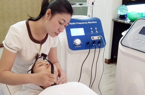 Rủ nhau “đại tu” nhan sắc 