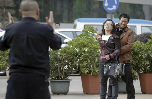 Trung Quốc: Bắt cóc con tin giữa phố