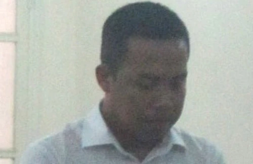 Lái taxi Thành Công “tông” xe vào cảnh sát