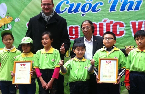 Hai lần vô địch sân chơi ngoại khóa bậc tiểu học