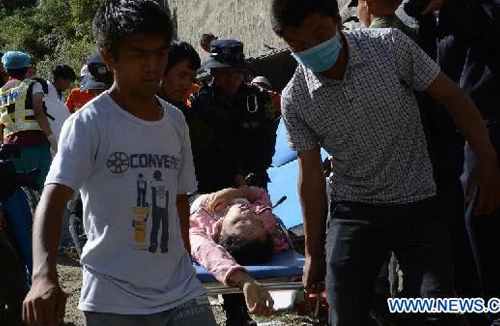 Tây Tạng: Xe buýt lao xuống vực, 44 người chết