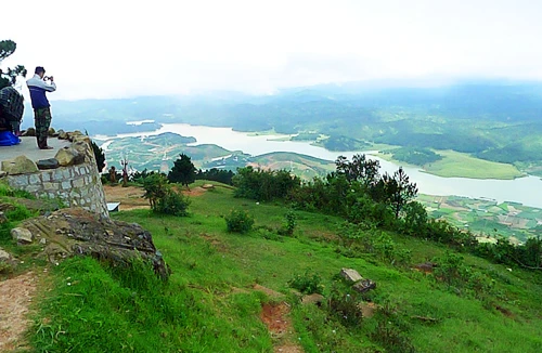 Nhìn Lang Biang từ độ cao 2.000m