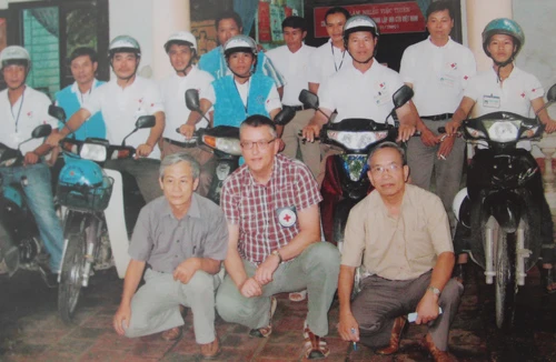 Đội xe ôm nghĩa hiệp và chuyện “đầu tư tình cảm”