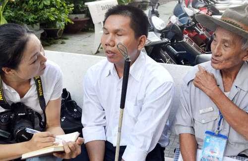 Hành trình đến với giảng đường đại học của chàng trai mù giàu nghị lực