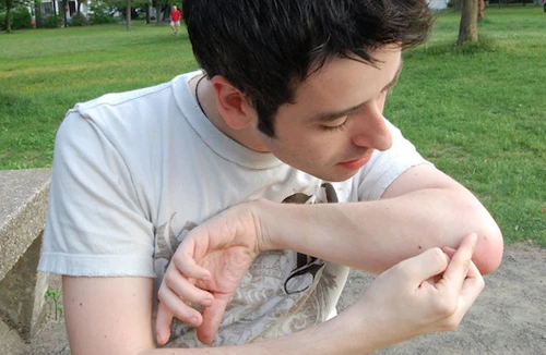 Người có mùi bia dễ “làm mồi” cho muỗi