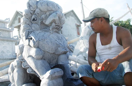 “Cách ly” sư tử đá ngoại lai khỏi di tích: Đòi hỏi thay đổi nhận thức từ làng nghề đá