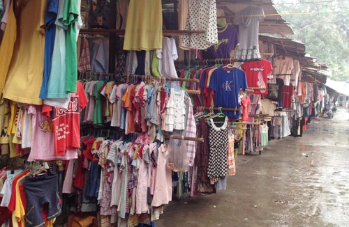 Giải tỏa chợ quần áo Trung Tự: Hàng trăm tiểu thương nháo nhác