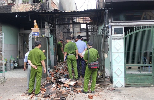 Khởi tố, bắt giam hung thủ tạt xăng đốt người yêu 