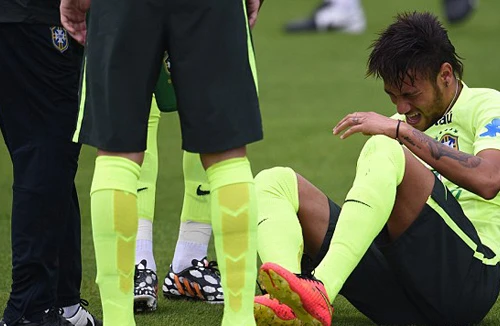 Neymar chấn thương, người Brazil thấp thỏm