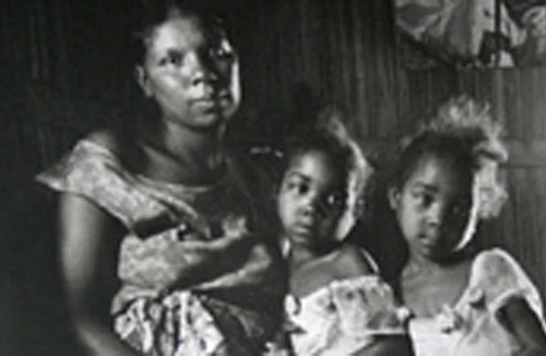 Chối bỏ đứa trẻ sinh đôi vì lời nguyền