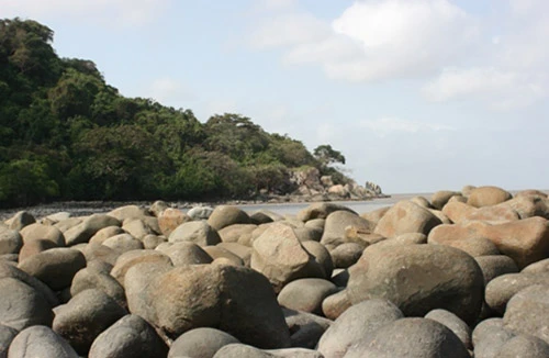 “Củ khoai” khổng lồ giữa biển cả