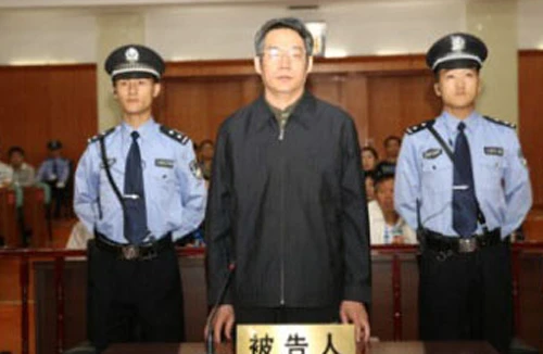 Bắc Kinh xét xử quan “ăn bẩn”