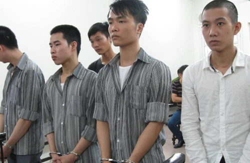 Gặp cướp trên đê, ra về mất sạch