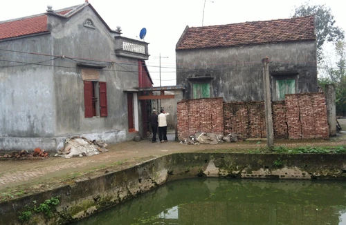 Hàng chục người trong một làng bỗng dưng phát điên