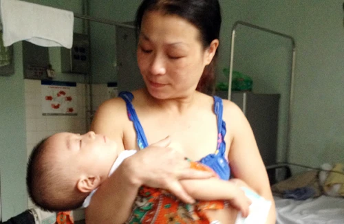 Tá túc bệnh viện để “đòi quyền lợi”