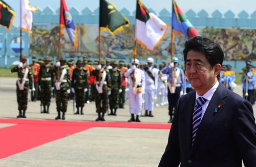 Giành giật Nam Á