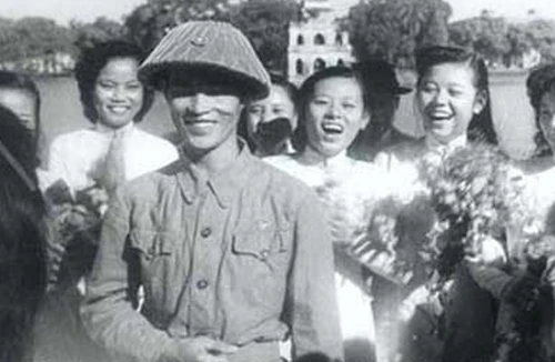 Sáu mươi mùa hoa nở...